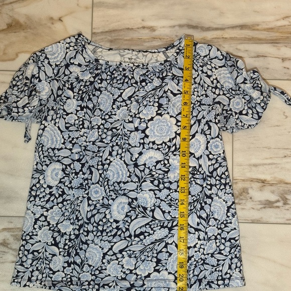 Talbots Petites Floral Top Pima Cotton Navy/Blue Short Sleeve Blouse - Size P - Picture 4 of 8